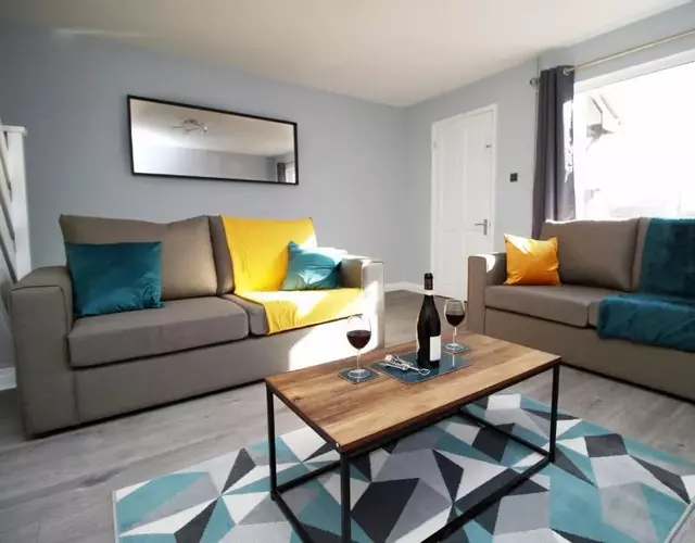 CHANDOS - Spacious Home, High Speed Wi-Fi, Free Parking, Garden