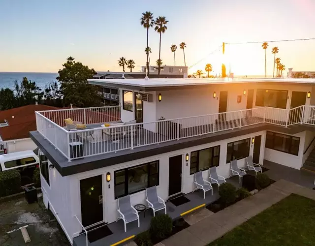 Tides Oceanview Inn and Cottages