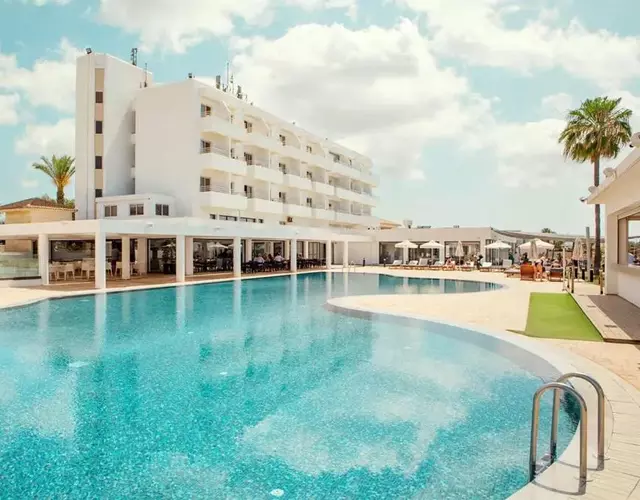Piere - Anne Beach Hotel