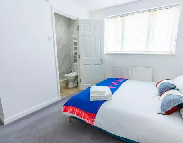 4 en-suite bedroom house with free parking Aylesbury