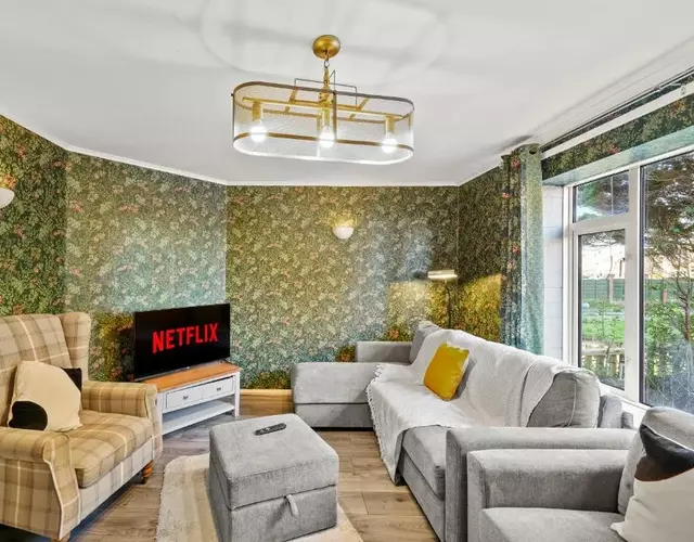 5 bedroom House for Contractors,Workers,Relocation,Insurance,Free Parking, Cottesloe