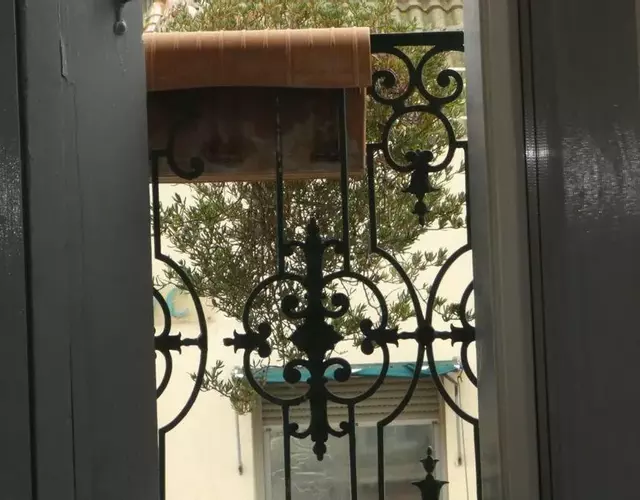 eTANIT ! Parking VélO, Etape Bicycle - 1mn a toute Connection Bus,Train et Aéroport - Calme Plein Centre de Beziers pour visiter,manger - Chambres Climatisées, Spacieuses Amenagees pour Singles, Couple, et ou Familles - Consigne et Petit Dej en plus