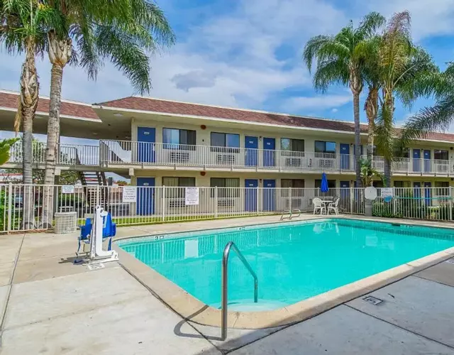 Motel 6-Bakersfield, CA - Airport