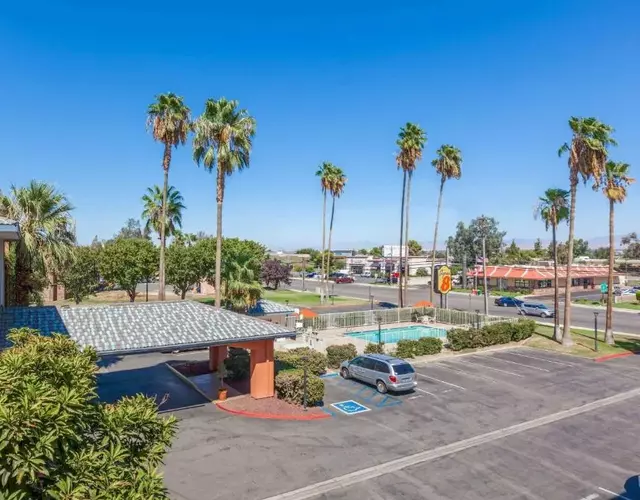 Super 8 by Wyndham Bakersfield/Central