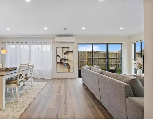 Ballarat Modern Oasis, Stylish 3 bedroom 2 bathroom Retreat, Newly build, New appliances, beds and furniture, Walking distance to Shopping mall