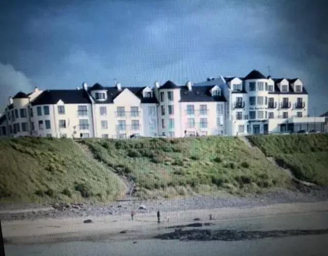 Beach Front Apt Portballintrae , Bushmills close to Royal Portrush Golf Club
