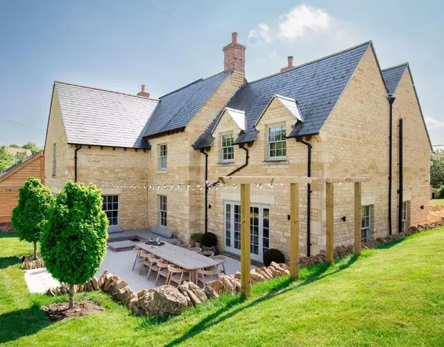 Willowbrook House- A luxurious countryside retreat set in an idyllic & desirable location close to Soho Farmhouse and lots of Cotswold attractions - Dogs welcome