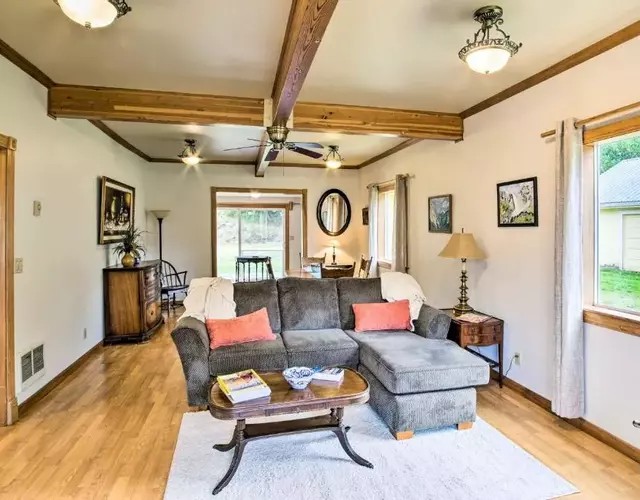 Quaint Coquille Getaway Near Beaches and Parks!