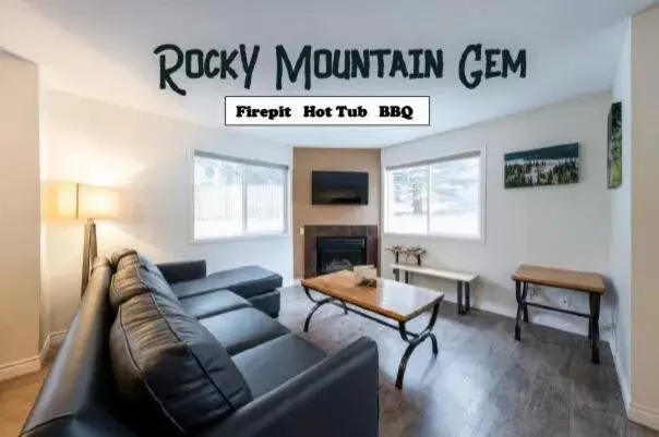 Rocky Mountain Gem - One Level 750 sq ft - Hot Tub - Quiet Condo - Self Check-In - Free Parking - BBQ Fire Pit Area