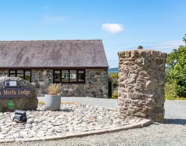 Glan Morfa Lodge Retreat