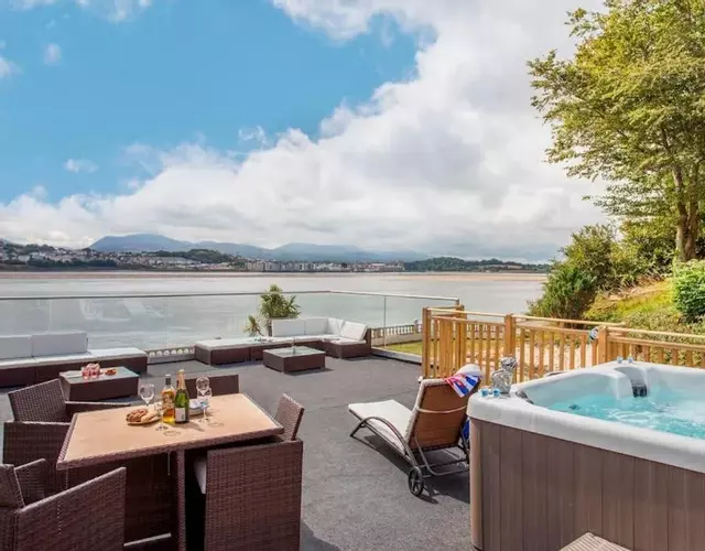 Sea Front Spacious Apartment on Anglesey