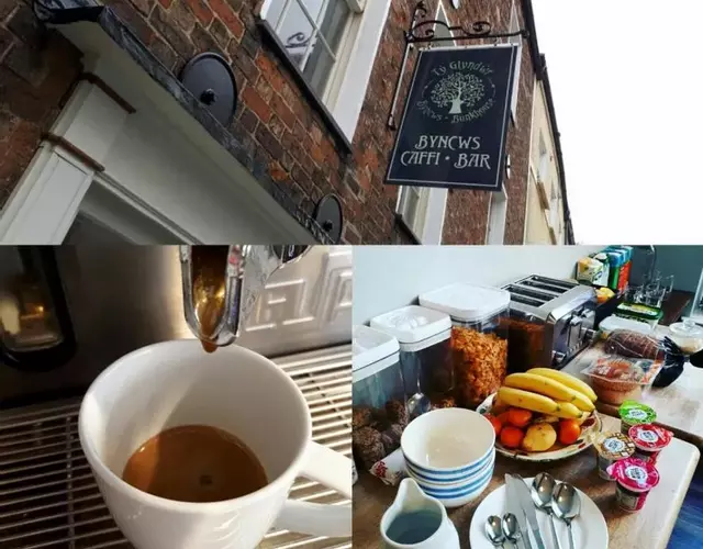 Ty Glyndwr Bunkhouse, Bar and cafe