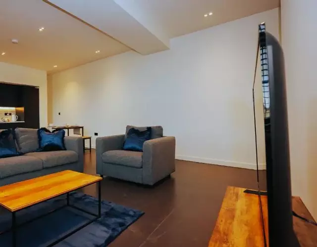 StayZo_Nichols Building_Spacious 3-Bedroom Apartment