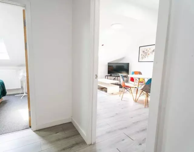 3 Bedroom Flat, Walking Distance to City Centre & Amazing Food at your door step