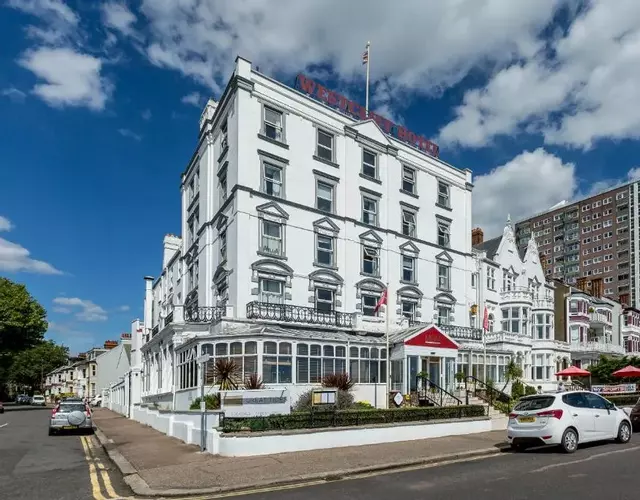 Muthu Westcliff Hotel (Near London Southend Airport)