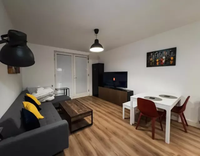 Imperial Stays- Parking, 4K TVs, Central, WIFI and more!