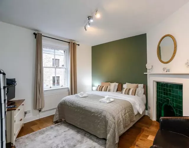 The Roman Kove Apartment Bath