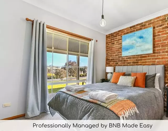 Highfields - Rural Entertainer with Valley Views