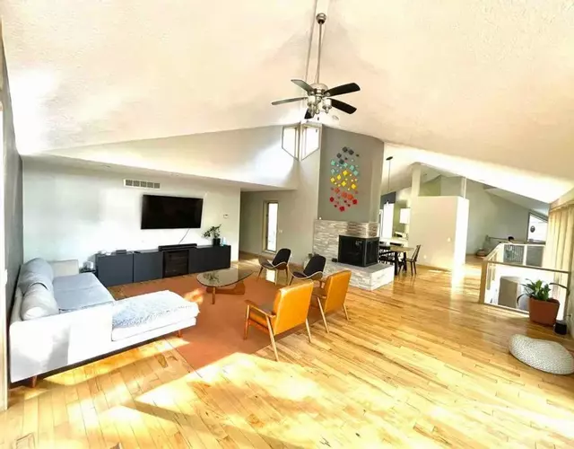 Mid Century Modern Retreat -4000 SQFT-HOT TUB