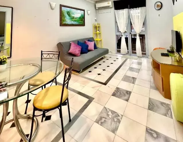 De One Homestay Bayu Emas Near Beach