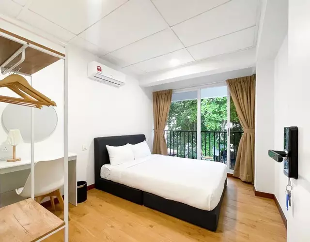 Lili Stay by the beach