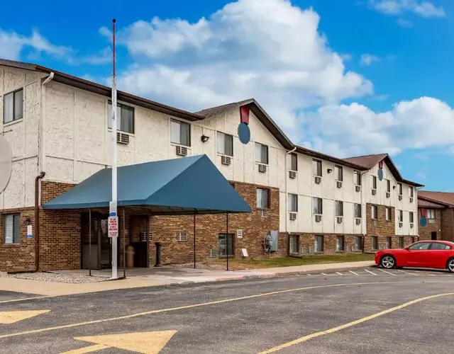 Econo Lodge Inn & Suites Auburn