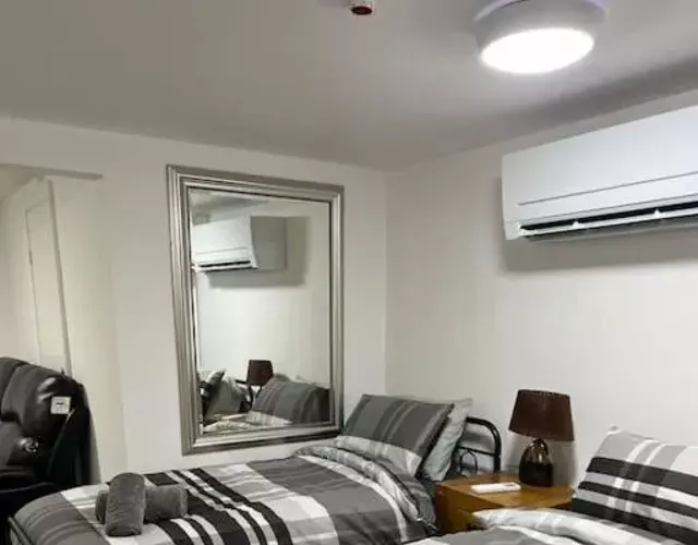 Studio Flat Twin - Town Centre