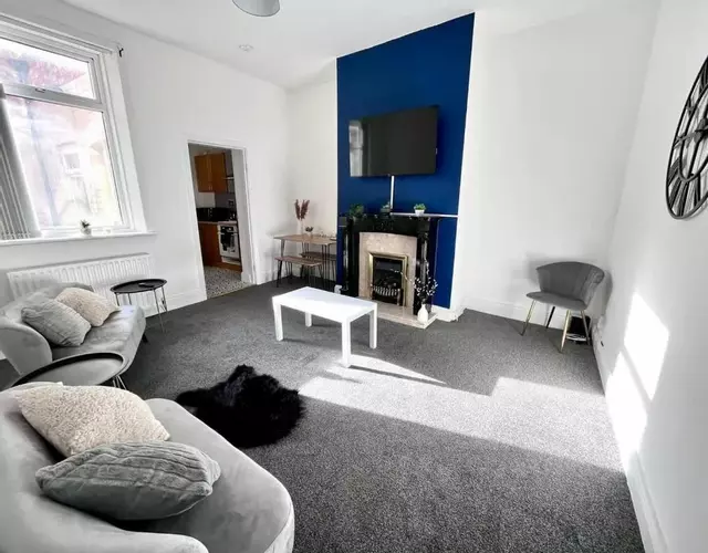 Homey 2 Bedroom Near The City