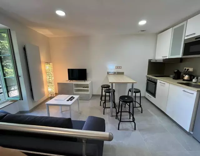 Maison au pied du château + parking privé