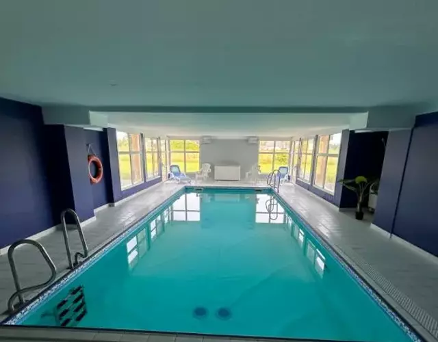 Chtibourguignon, Appartement dans très agréable résidence avec piscine chauffée et sauna