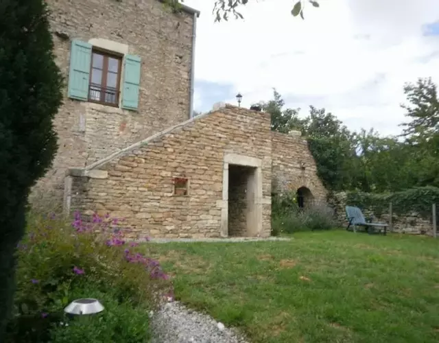 Maison rénovée sur domaine viticole Renovated old house on wine estate