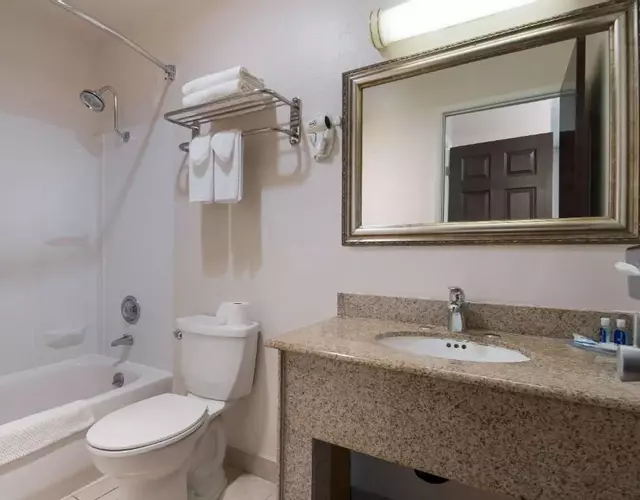 Rodeway Inn & Suites Portland West - Beaverton