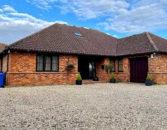 Outstanding 6 Bedroom House Cotton End, Bedford