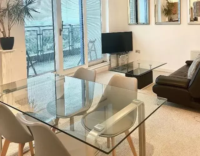 Penthouse - 2 Bed - 2 Bath - Free Parking