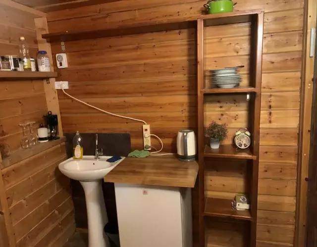 בקתה מעץ בחווה farm B''H