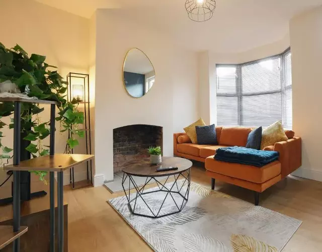 3-Bed Home Perfect for Exploring Nottingham & Derby