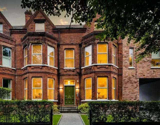 5 Star - The Ulsterville Residences - Free On-site Parking