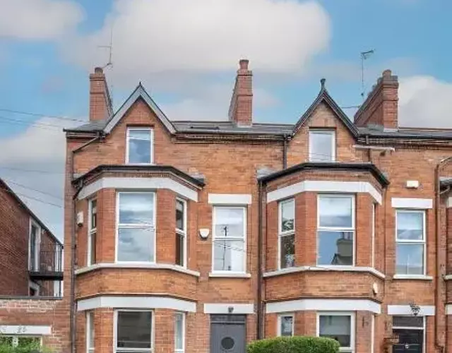 Spacious 4BR Victorian Property w/ Outdoor Terrace