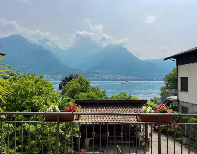 Villa Il Melograno Apartment 1 with lake access