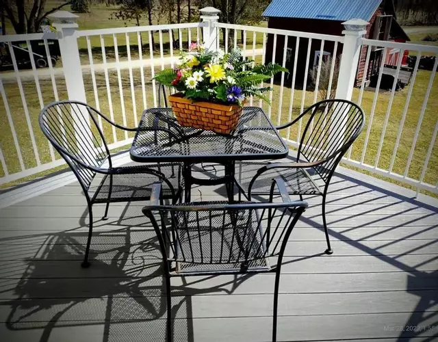 Bass Creek's Outback Quaint & Cozy