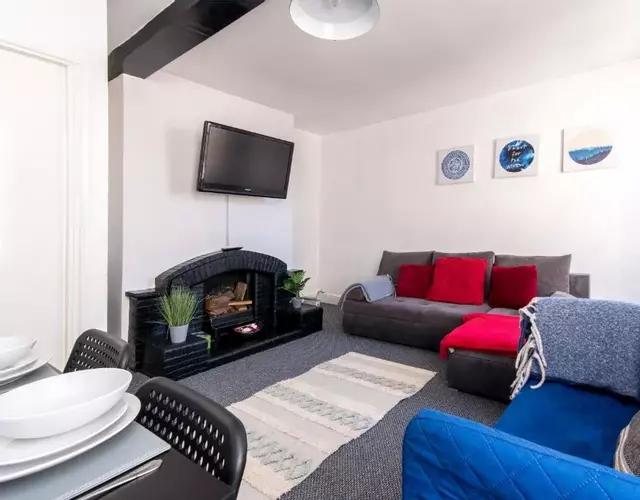 Characterful 2 bed apartment - Spacious & Comfy
