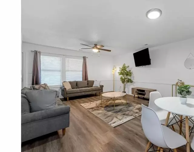 Cozy 3BD Near Walmart HQ with Long Stay Savings