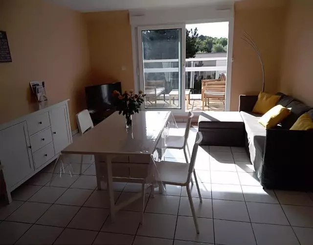 Appartement ds résidence privée avec parking privé