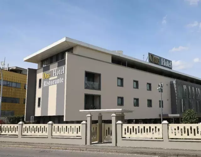One Hotel & Restaurant