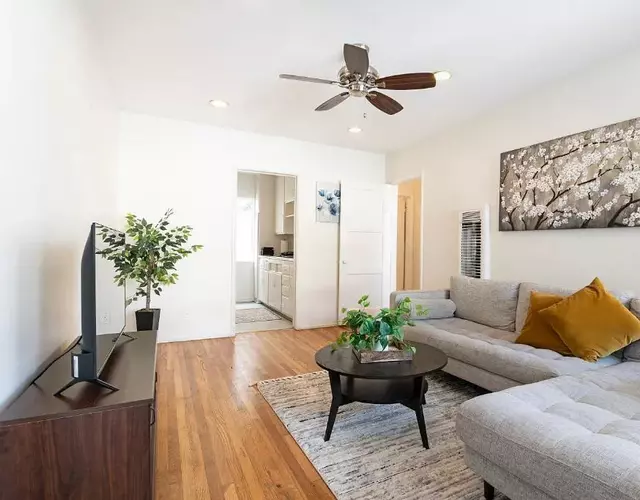 Second-Floor 1-BR Near Beverly Hills and Top Los Angeles Attractions