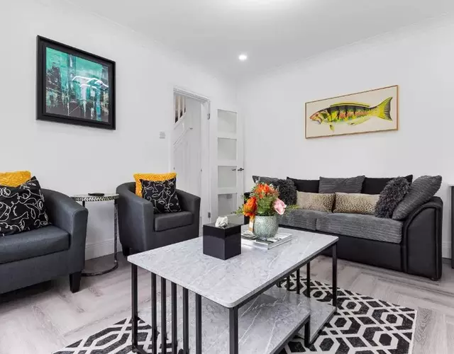 3 Bedroom House close to Dartford Station