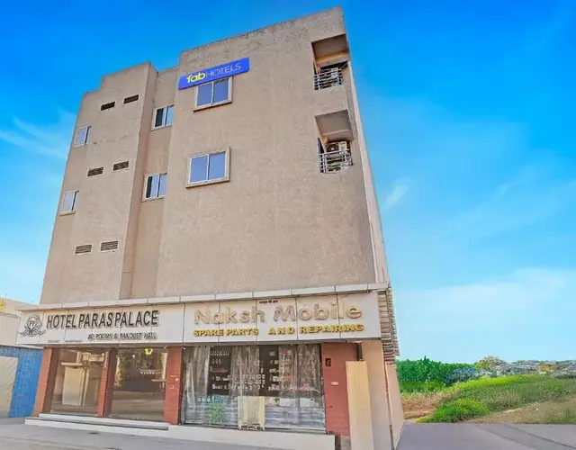 FabHotel Paras Palace - Bairagarh , Near Sant Hirdaram Nagar railway station