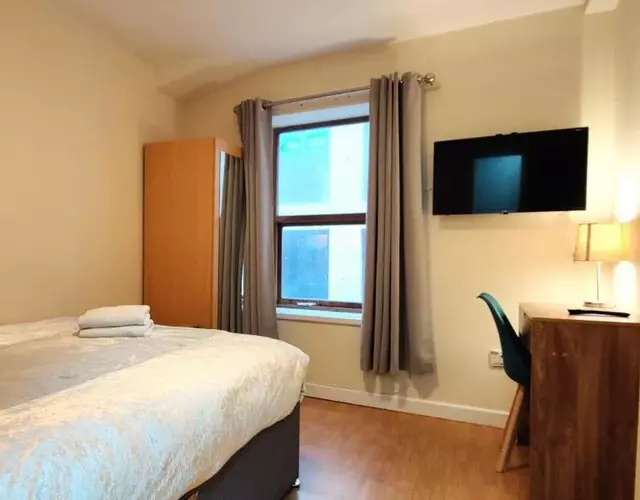 Liverpool City Centre Private Rooms including smart TVs - with Shared Bathroom