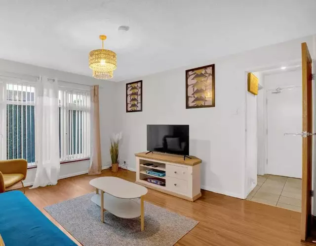 Spotless and large one bedroom flat Free parking Free wifi sleeps 3 Minutes away from NEC HS2 JLR Birmingham Airport