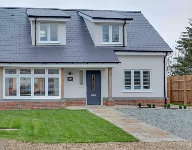 Foxglove House & Hot Tub Stansted Airport